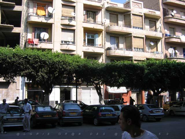 VOYAGE ORAN SEPTEMBRE 2006 61 11 sept. 06 - matin - 35 RUE ALSACE LORRAINE RUE MOHAMED KHEMESTI.JPG